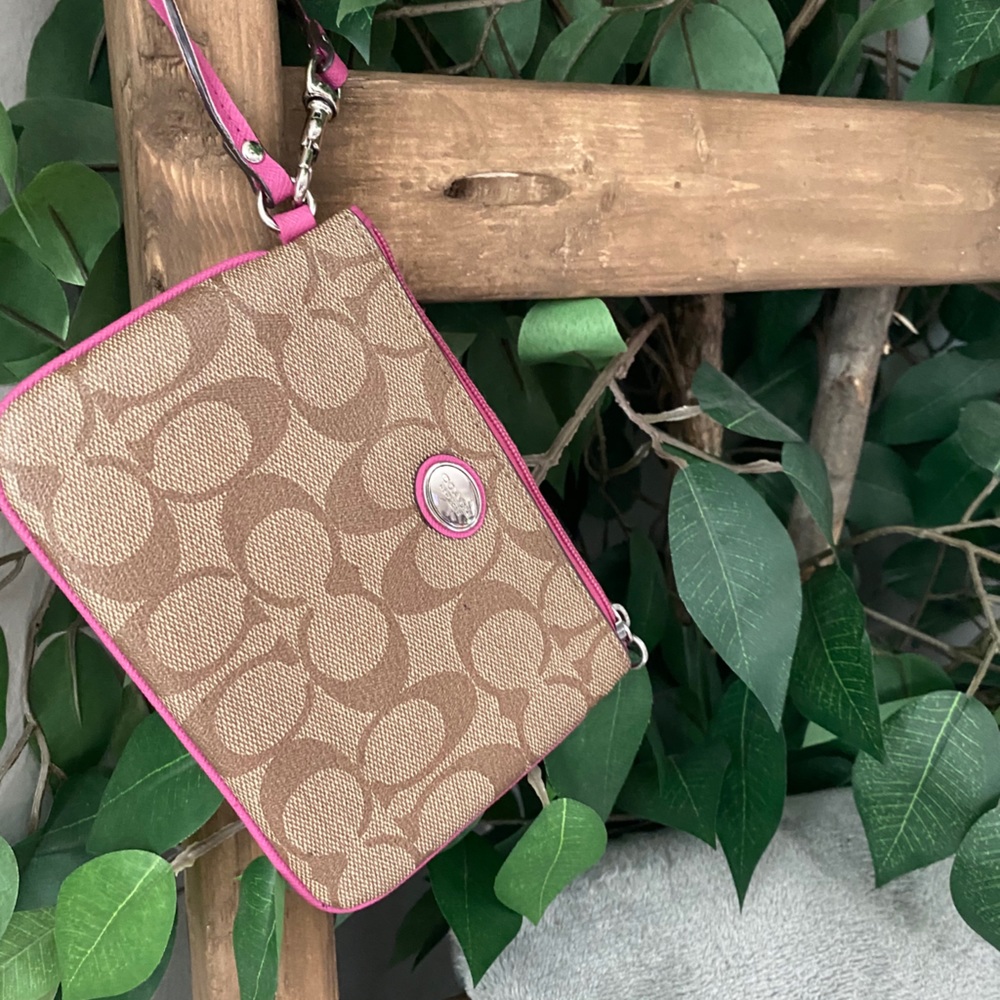 NEW. coach wristlet. pink leather straps.